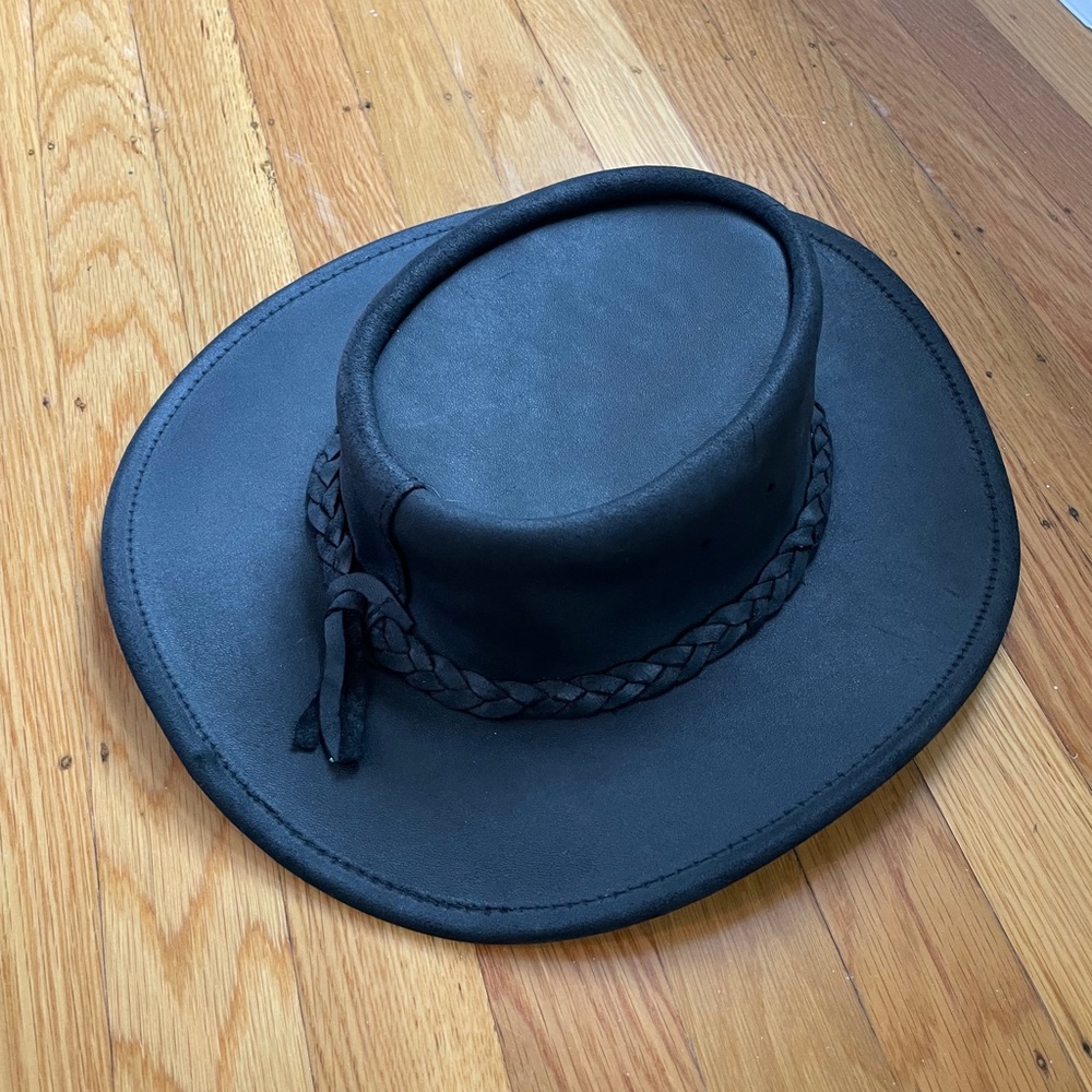 Minnetonka black leather hat